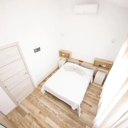 White House - Piro Daire